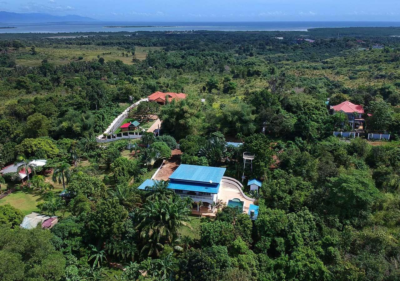 Luxury Villa With Pool In Tropical Garden Puerto Princesa Exterior photo