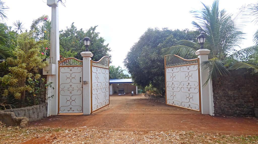 Luxury Villa With Pool In Tropical Garden Puerto Princesa Exterior photo