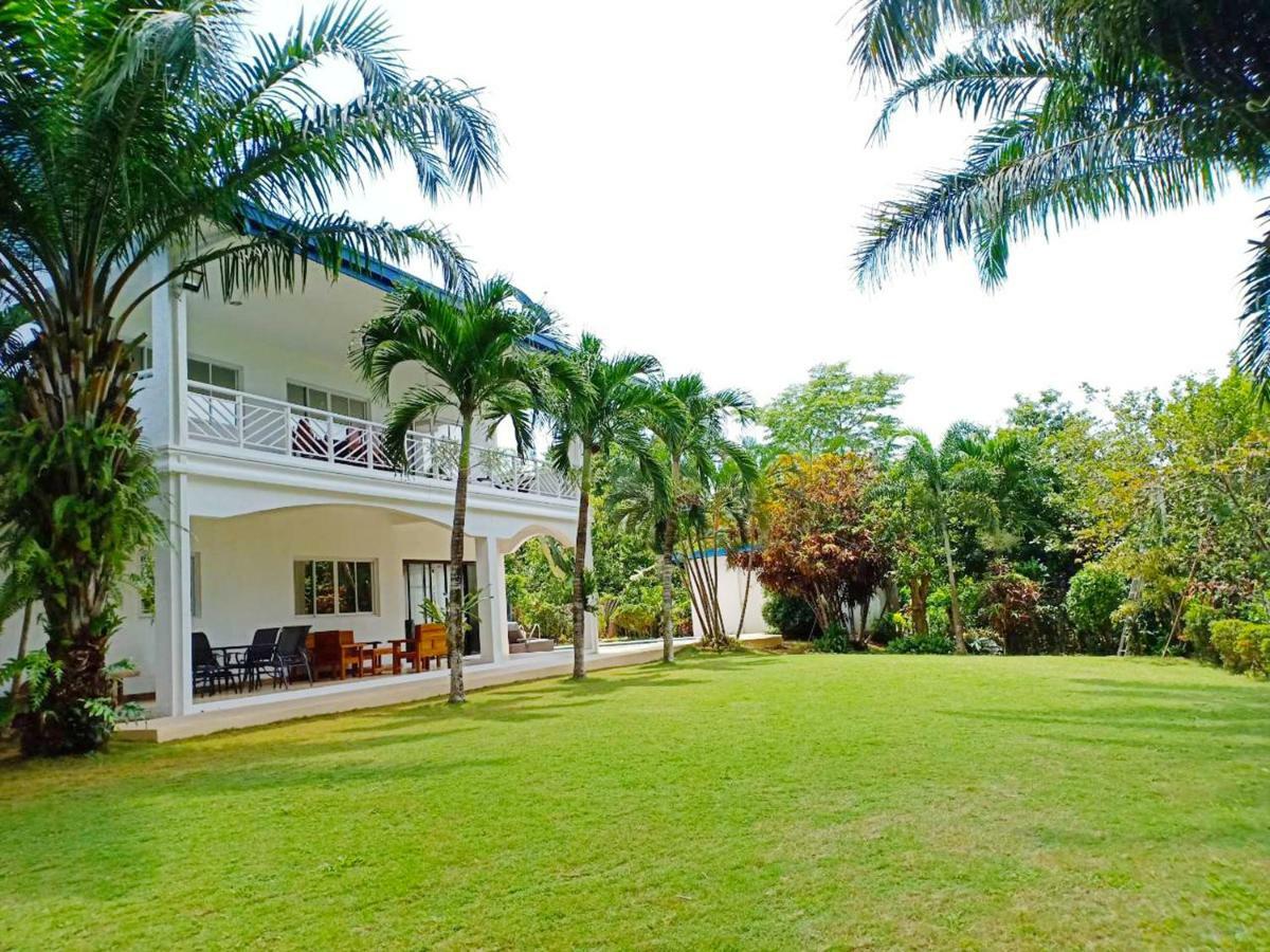 Luxury Villa With Pool In Tropical Garden Puerto Princesa Exterior photo